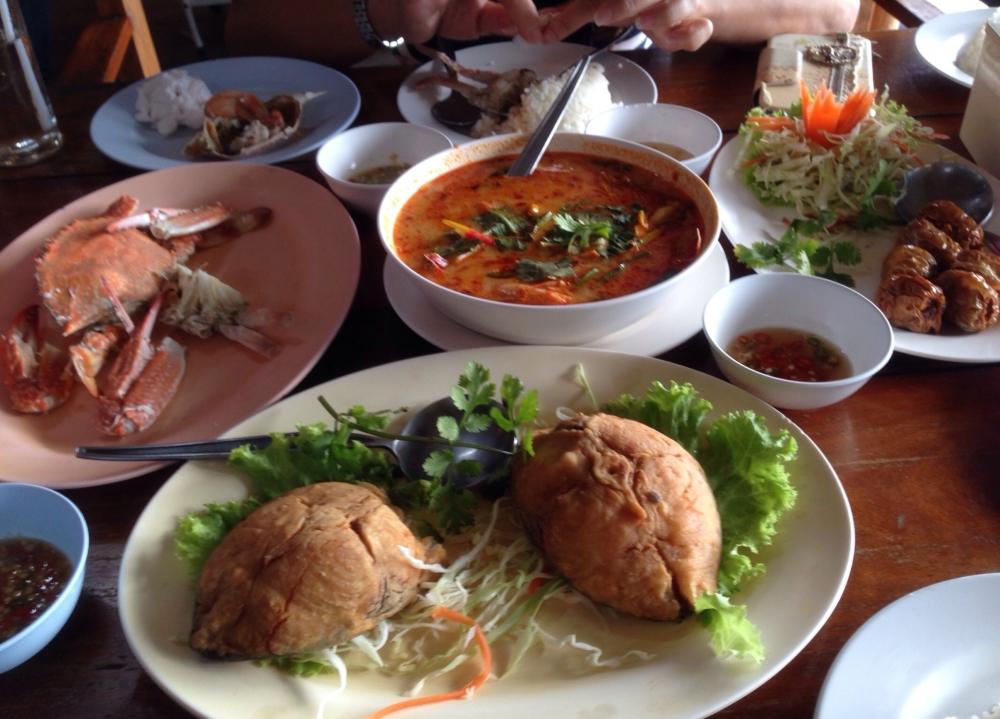 ผบ จัดหนักเลย กุ้ง หอย ปู ปลา  :laughing: :laughing: