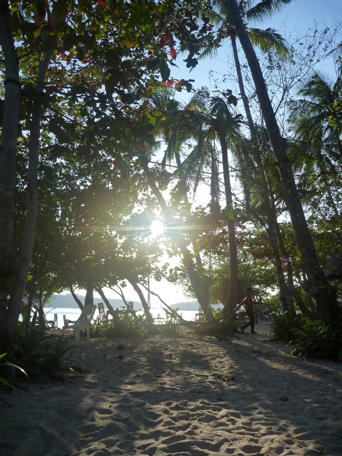  [center]มาคุยธุระที่หาดบางเบ้าครับ[/center]