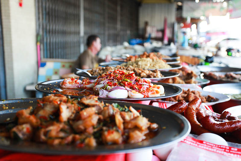 [b]สวัสดีครับป๋าอ๊อด...ขออภัยที่ไม่ได้แวะไปหานะครับ
ผ่านปราณบุรี เห็นร้านนี้น่าอร่อยแวะซะหน่อย มีให