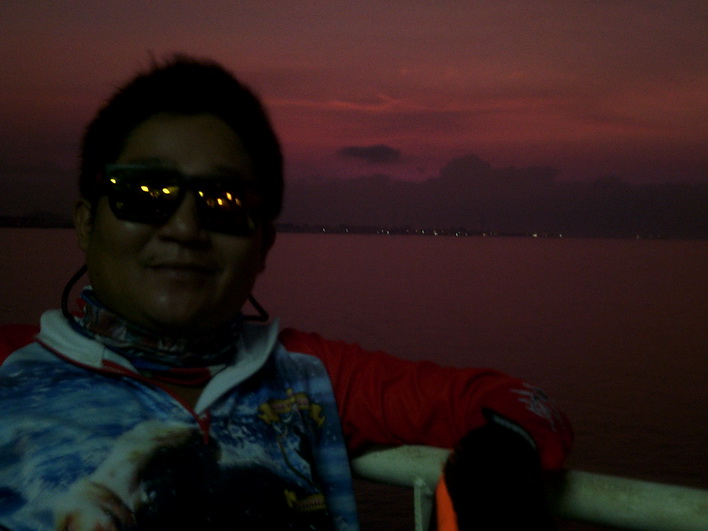 เย้ๆๆเรือเริ่มออกเดินทางแล้วครับ............การเดินทางครั้งนี้ เพื่อที่จะได้อยู่บนเรือในตอนเช้า ก็อย