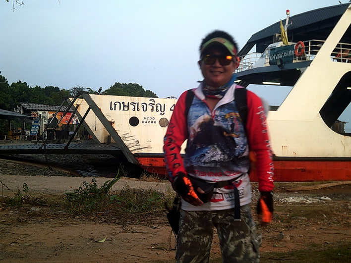 และแล้วเรือก็จอดเทียบท่าแล้วครับพร้อมลุยแล้ว ครับ