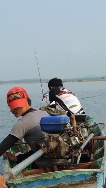 ลำข้างๆก็ลอดเหมือนกันครับ