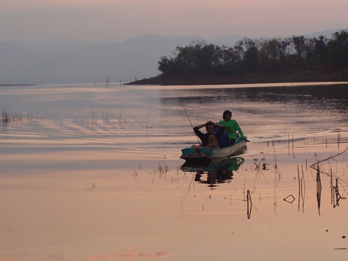  [b]เรือเพื่อนอีกลำ ครับ[/b]   :smile: :smile: :smile: