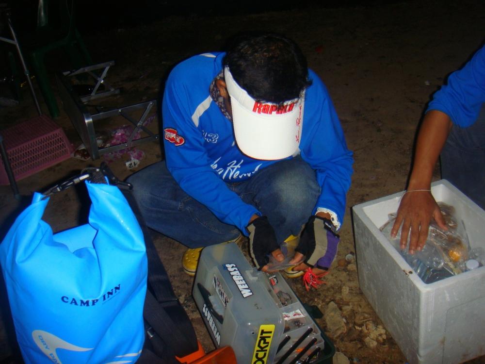 ท่านประธานกำลังเลือกตัวเก่งอยู่ :grin: