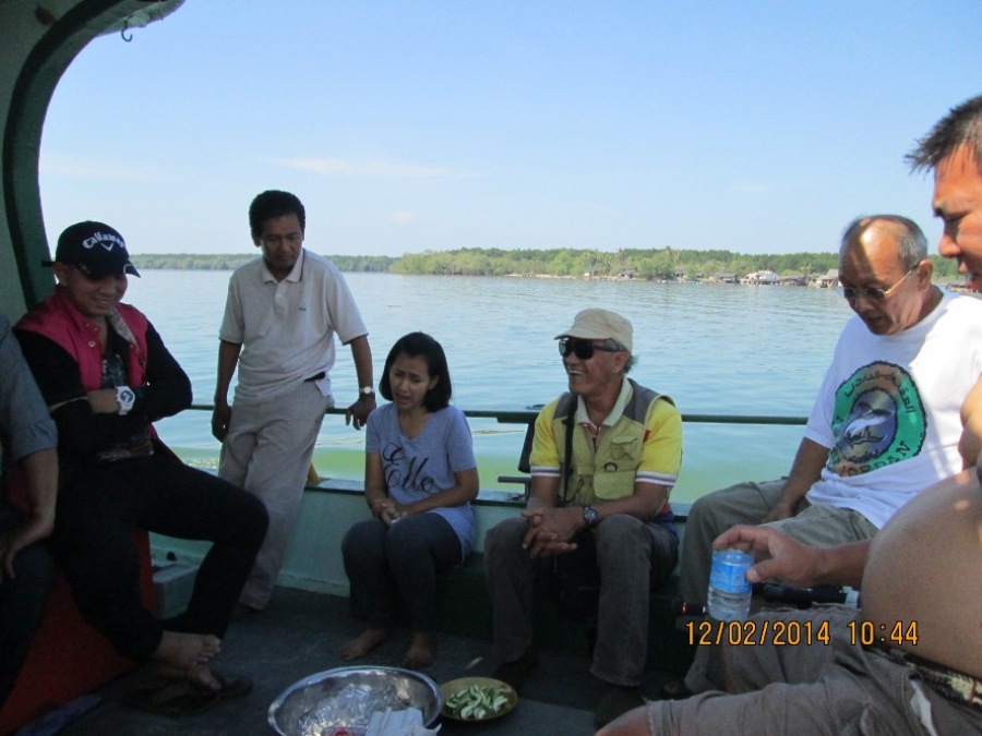 ...กว่า 2 ชั่วโมง เรือวิ่งออกจากคลองสู่ทะเล...
...ต้องใช้ " สารประสาน " เป็นตัวเชื่อมความรู้จัก..