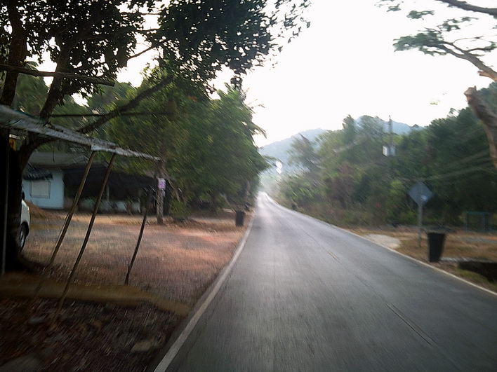 บรรยากาศตอนเชา้า สดชื่นมากๆเลยครับ สูดหายใจให้เต็มปอดไปเลย.....................ลุยๆ  :grin: :grin:
