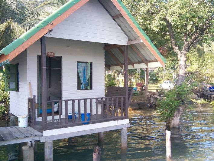 ที่พักของผม3คืนหลังจากนี้ครับ  ที่นี่ทำที่พักดีมากๆ บ้านอยู่ในน้ำ อารมณ์ มัลดีฟชัดๆๆเลยครับ หลับสบาย