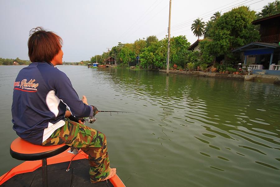 
   ตามธรรมดาหัวเรือเลือกหมายก่อนได้ตีก่อน... :smile: