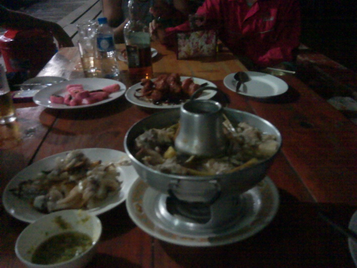 คืนนี้ ขอจบเรื่องเล่าของคืนนี้เพียงเท่านี้ กับ  กับข้าวแสนอร่อย  ต้มยำปลาเก๋าหม้อใหญ่เต็มหม้อพร้อม ป