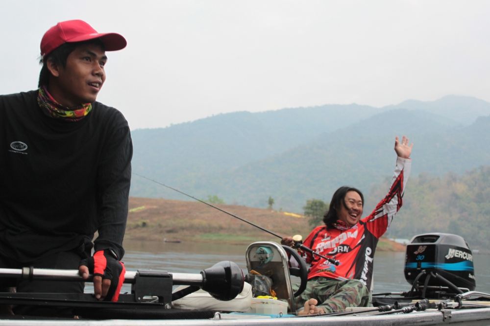 บ้ายบาย      -------------------------------           พี่โต้งตะวัน บาย น้าโอม และ น้าเอกสระบุรี----