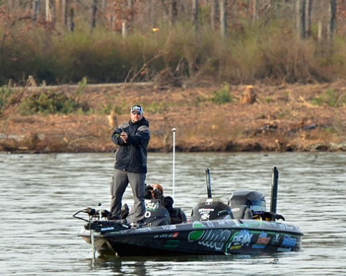 มาดู Fred Roumbanis ที่อยู่อันดับ 4 กันบ้าง วันนี้เลือกใช้ Lipless Crankbait ครับ