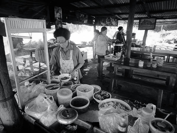 พี่เราขอแวะทานก๋วยเตี๋ยว(ยายติ๋ม) ก่อนใครที่ผ่านไปผ่านมาแถวนี้ต้องรู้จัก :smile: