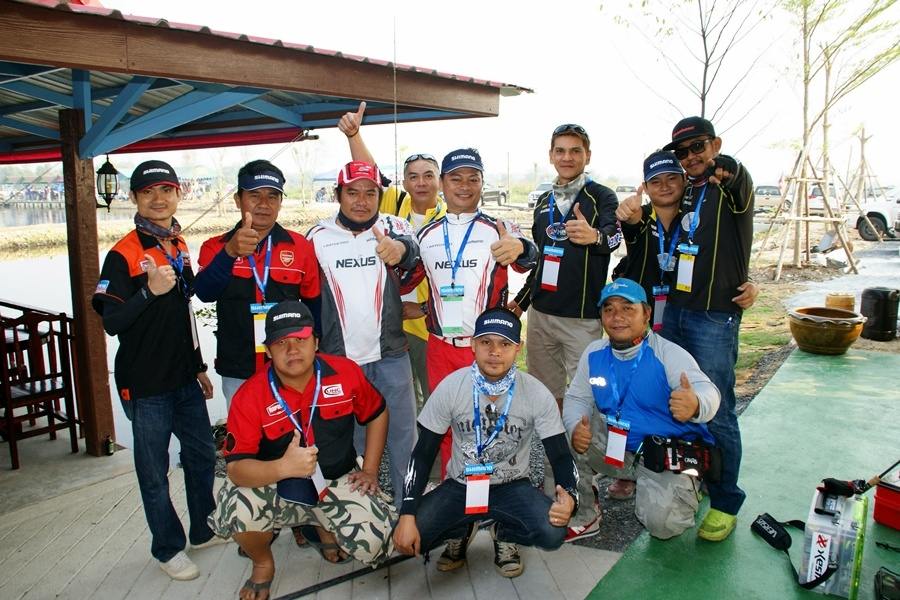 ทีม "ตกปลาสโมสร" นำโดย พี่ปุ้ย ก็มาครับ  :prost: :prost: :prost: :prost: