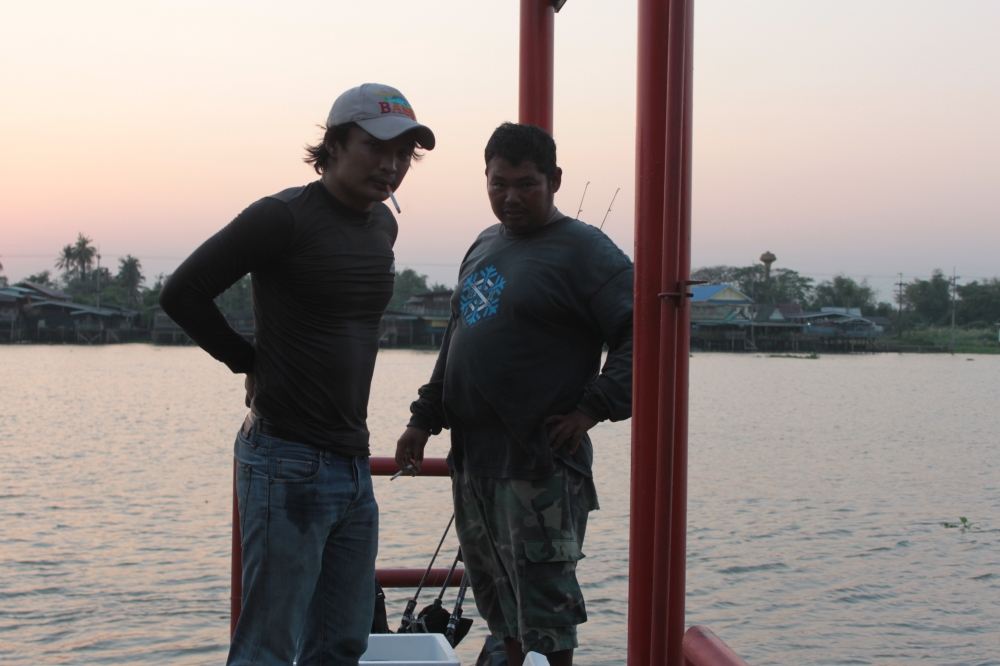 และแล้วเราก็กลับ ท่าเรือหน้าบ้านไต๋ต้นครับ..........เราล่ำรากันพอประมาณ และคุยกันเรื่องที่ผ่านมาวันน