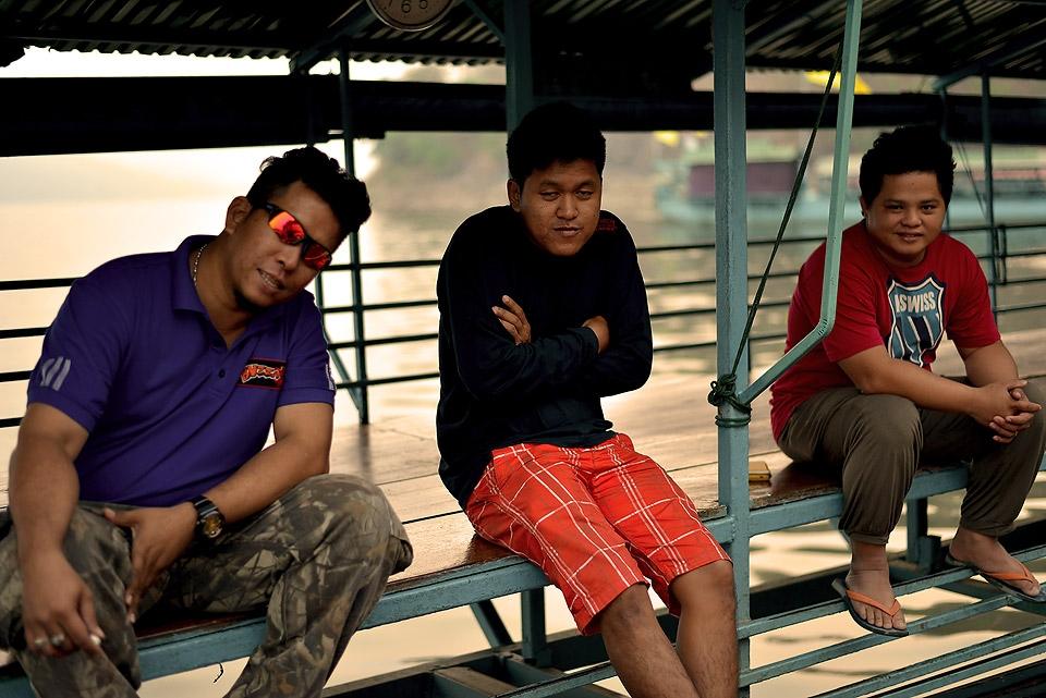 เเต่พอรู้ตัวว่าจะเข้ากล้องเท่านั้น........ :ohh:วุฒิศักดิ์คลีนิค :laughing: :laughing: :laughing:เป๊