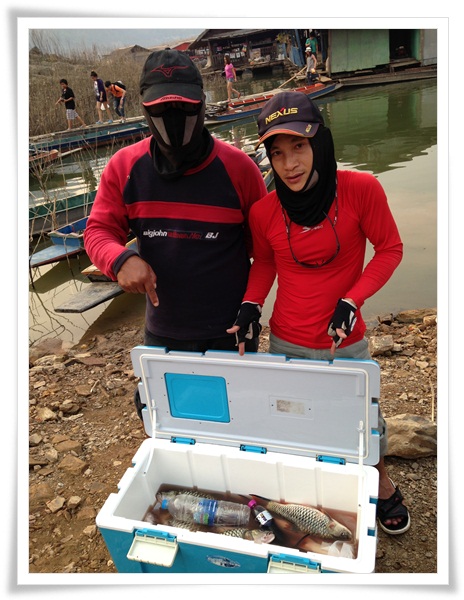 ครูสกุล ครูวุ่น ดาราวิทยาลัย เชียงใหม่คร้าบ เจ้าของเรือ "เทพสปูน"