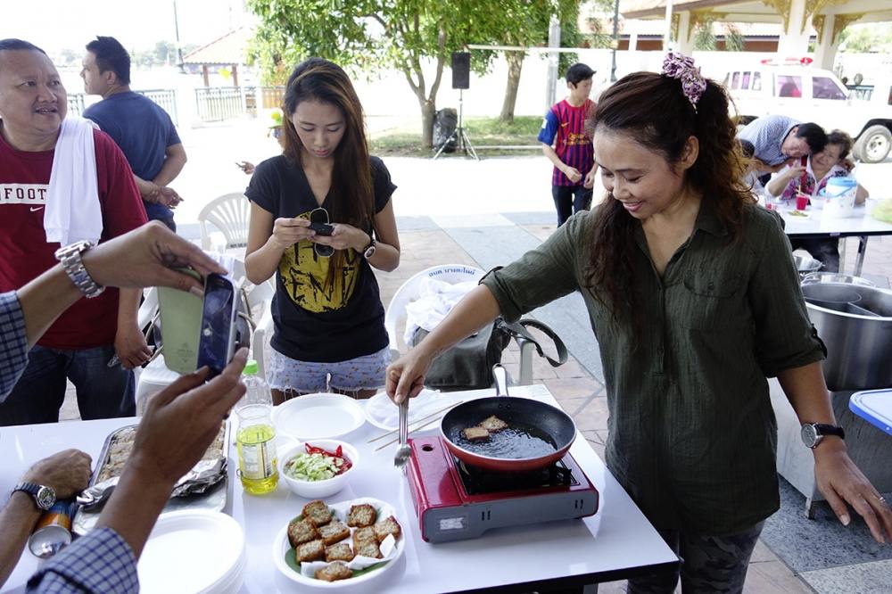 ขนมปังหน้าหมู ป้าหนูนา ฟิชชิ่งออนทัรว์