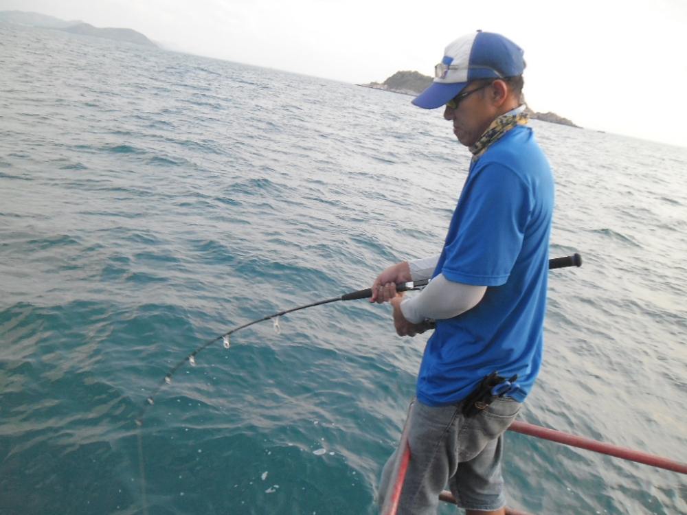 เมื่อยแล้วสายพันกะคันหัวเรือด้วยหนักตะกั่วด้วย  :sad:
