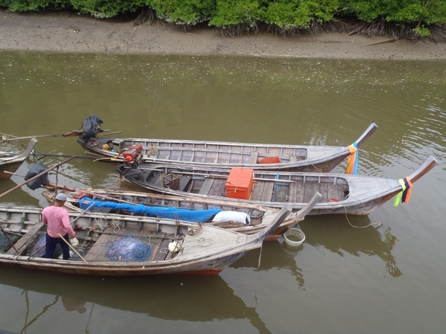 ลำกลางเรือลำเก่าของไต๋ 