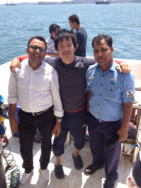 ชุดสองที่มาคือ Coast Guard คนซ้ายเอเจนจ์ Mr. Suraiman
