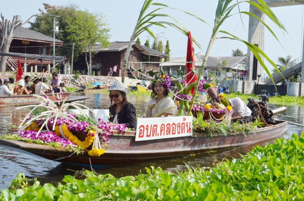 



อบต. คลองตัน ขอพักบ้าง สาวสวยในเรือบอกว่าร้อน แดดแรงมาก :grin: :grin: :grin: