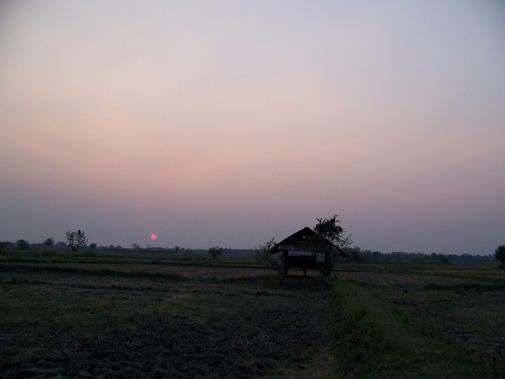 สุดท้ายขอลาน้าๆด้วยภาพบรรยากาศยามเย็นแบบนี้ก็แล้วกันนะคับ  :love: :love: :love: