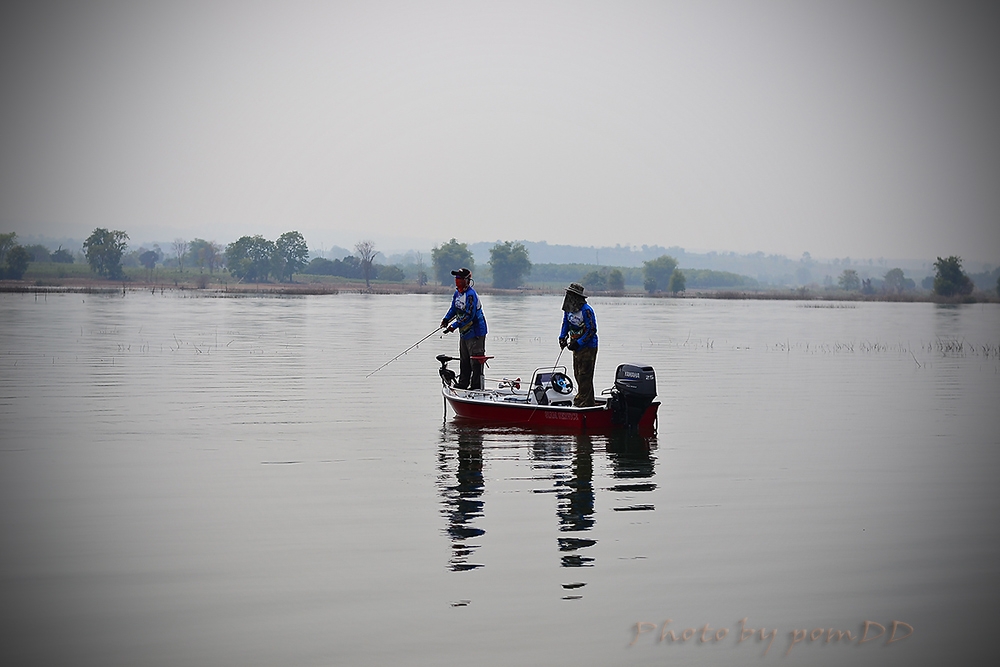 นั้นเรือน้าหนอน ลอยมาแระ