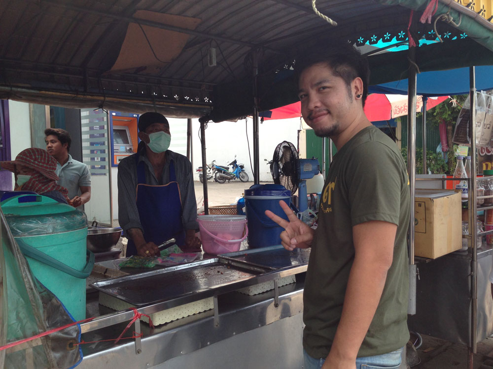 ป๋าแจน น้องชายร่วมทริป หิวไก่ย่างซะและ