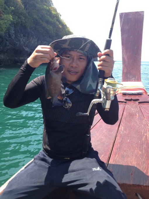 น้าหมอทวนมาหัวเรือบ้างครับ..บอกไม่อยากถ่ายให้แล้ว..เลยบังคับให้เป็นนายแบบซะ..5555 :laughing: :laughi