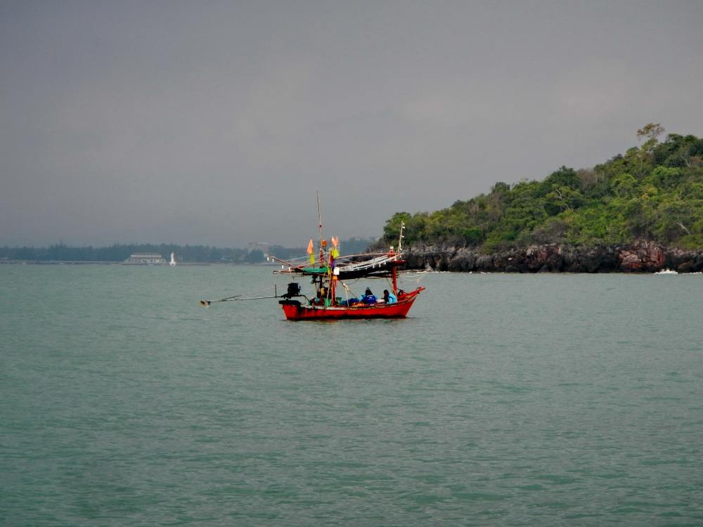  [b]เรือลำน้อย...ก็มาจอดหลบคลื่นลม ครับ [/b] :grin: :grin: :grin: :grin: :grin: :grin: