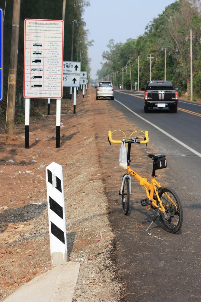 


       ถึงตรงนี้  ระยะทาง  5 km.  แล้ว  ที่สองขาดั้นด้นมา  แวะพักซักนิด  ถ่ายรูปสักหน่อย  

