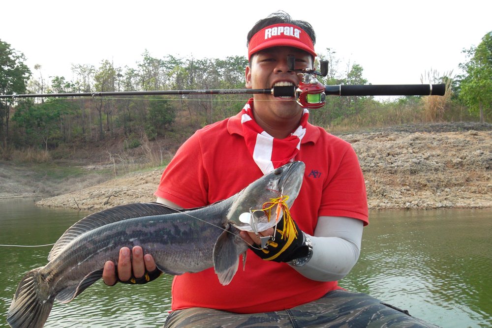 ตัดภาพ..มาที่เรือ  น้าไก่ & น้าหมู  ดูบ้าง  ครับผม !!!    :grin: :grin: :grin:

น้าหมู  จัดไซด์ สว