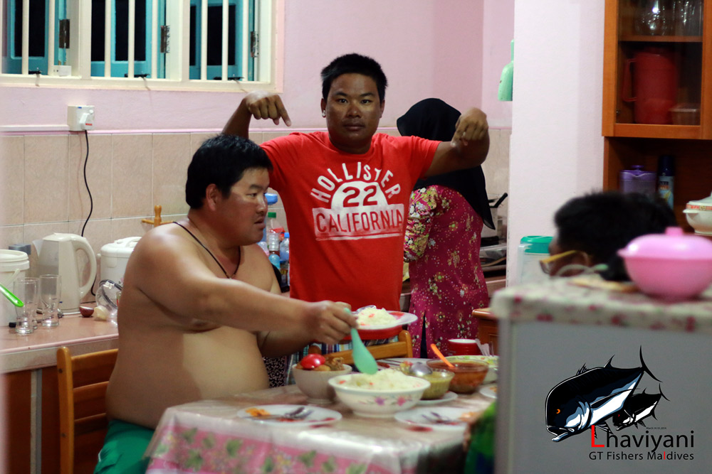 


บรรยากาศบนโต๊ะอาหาร ใน Home Stay ที่เราพักกันครับ

ในรูปเป็นวันสุดท้าย  ที่เจ้าของบ้านทำอาหา