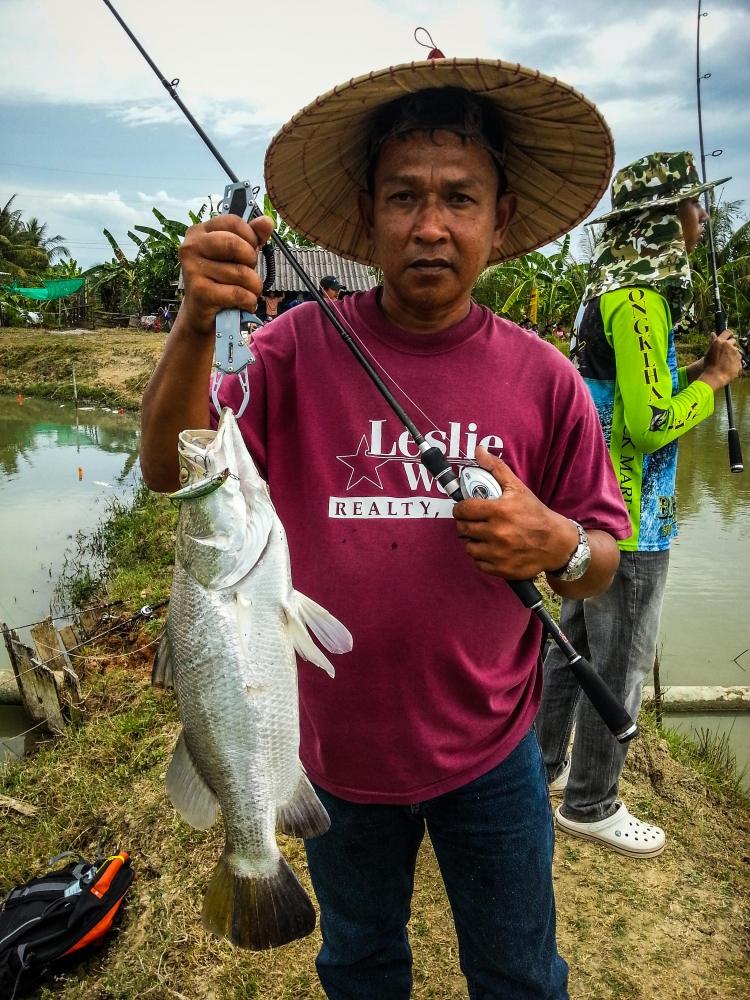 หนีทหารมาตกปลา ฮ่าๆๆๆ แซงเล่นอีกคน กับพี่ต้อย จากทีม Black Marlin สงขลา  :laughing: