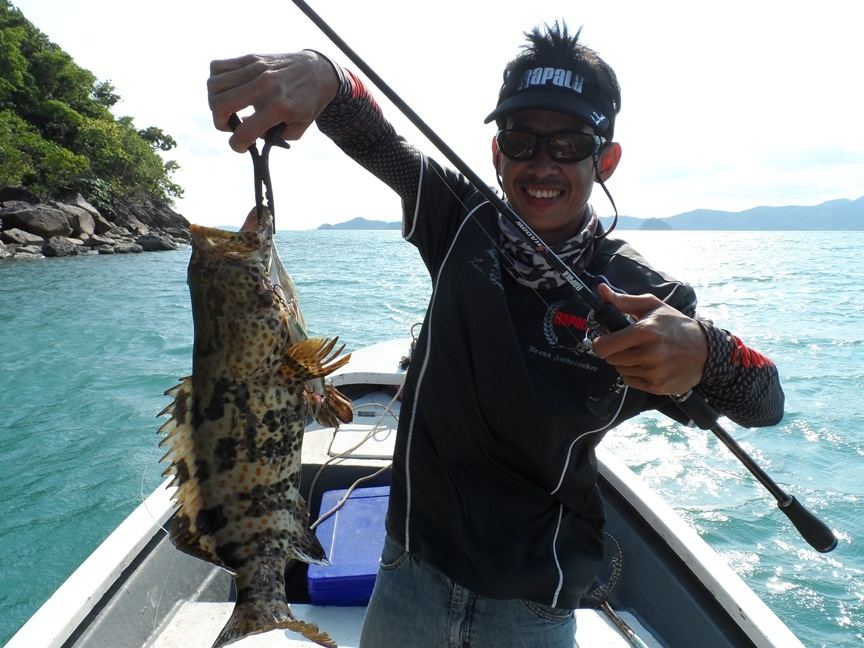 คัน:Rapala Shadow 10-20 lb

เหยื่อ :Rapala clacking minnow 11 cm 

 :love: :love: :love: