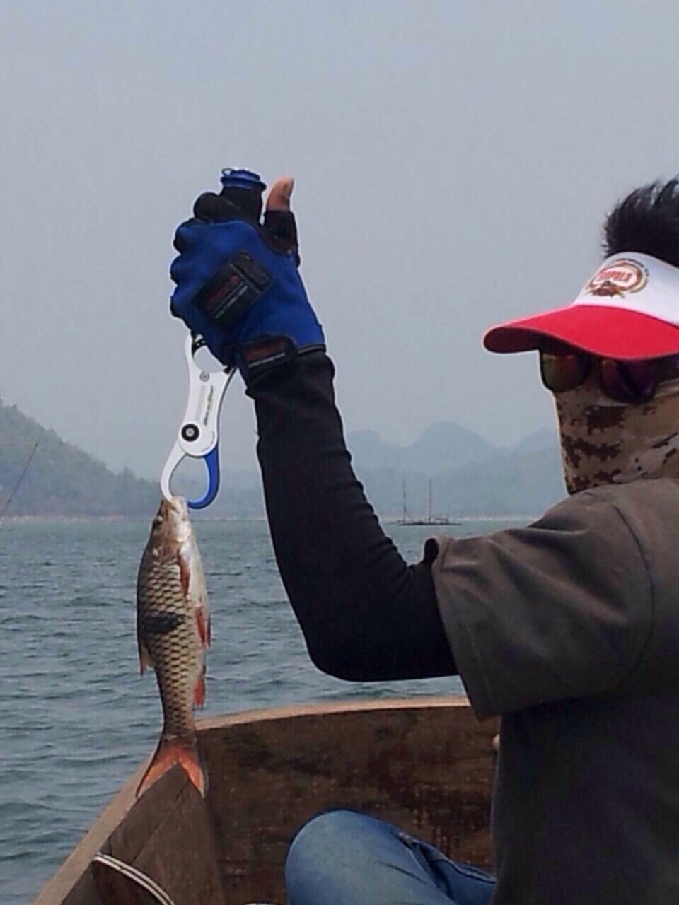 ตัวแรกของทริปนี้  กระสูบ น้อย ครับ  :laughing: :laughing: