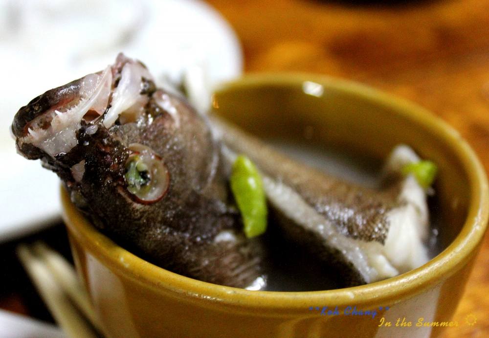 ปลาตัวเล็กๆ ก็ให้ทำต้มยำ เปรี้ยวนำ ตั้งบนหม้อไฟ ซดร้อนๆ ตามด้วยชาเย็นๆ  :umh: :umh: :umh: :laughing: