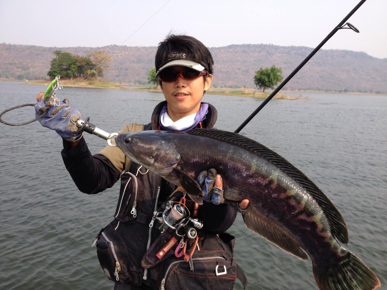 [center]
อย่างพี่โดกำลังสะสมอาหารเต็มที่ขนาด 4.1Kg ที่อุบลรัตน์

ก็ชุดเดียวกันครับ
คัน St.Croix 