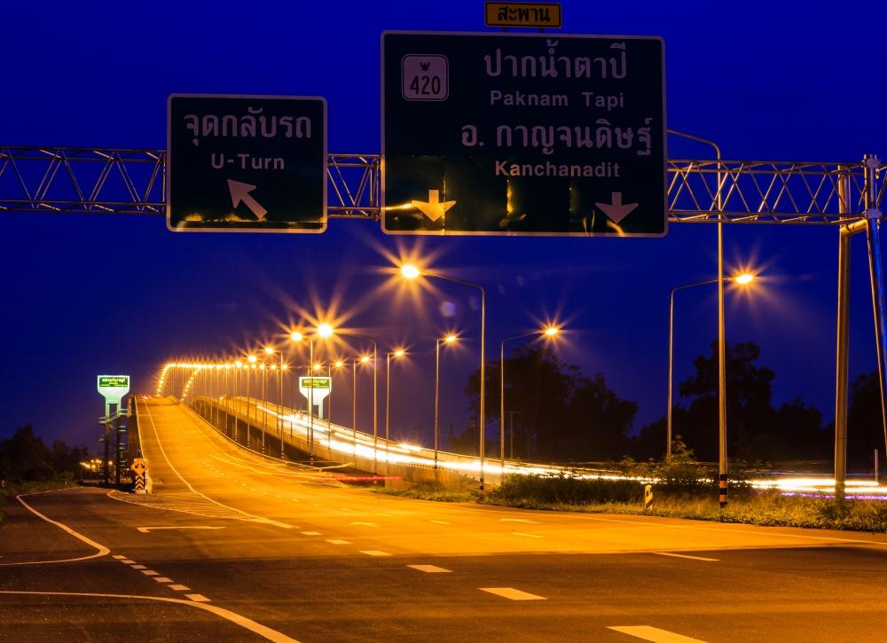 สาวๆหมดแล้วเอาเป็นแนว   แนะนำสถานที่สวยๆจังหวัดผมบ้างครับ สะพานศรีสุราษฎร์เพิ่งเปิดใช้ได้ไม่นาน :gri