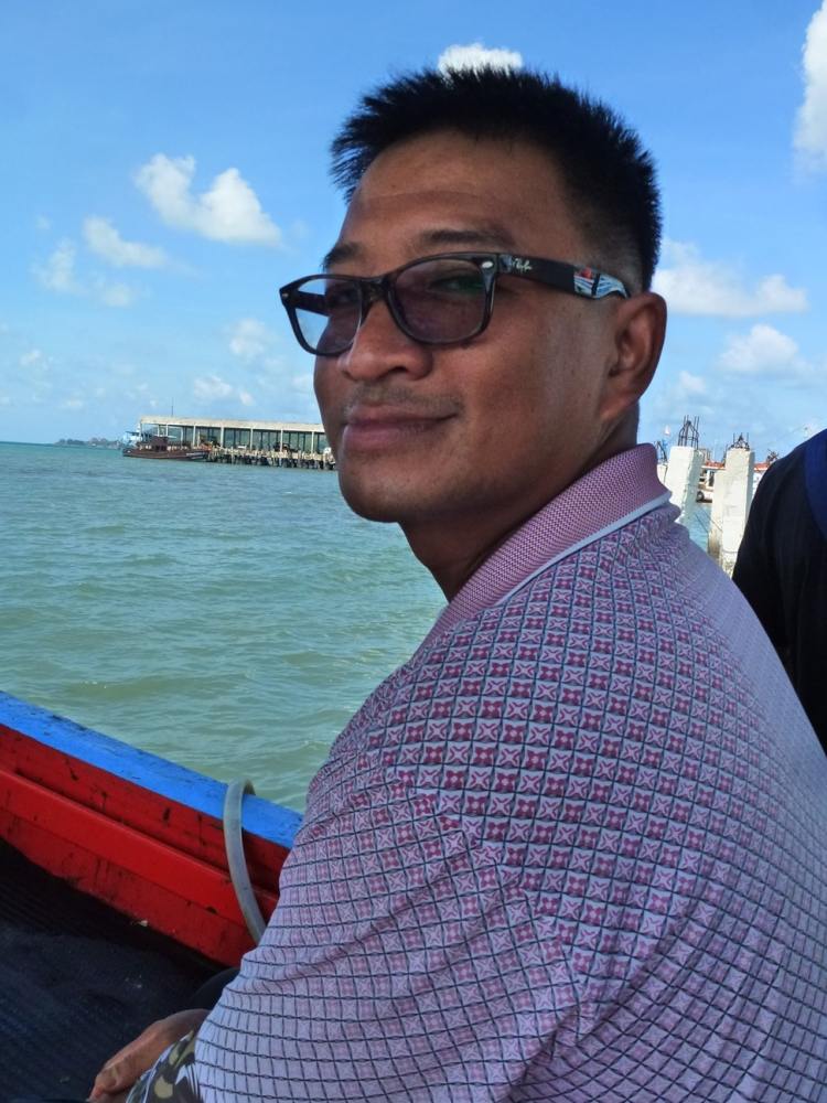 ลุ้นๆครับว่าคราวนี้จะเมาเรือมั๊ย...น้าแกบอกว่าลงเรือตกปลาทีไรเมาเรือทุกที