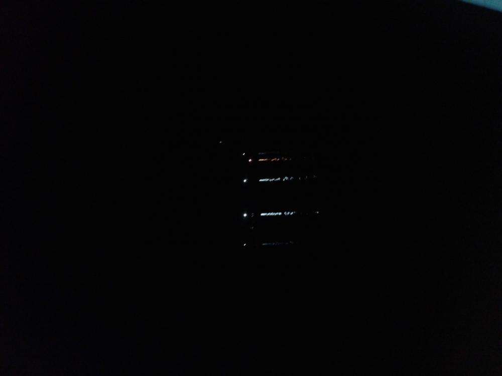 แล้วการตกปลาสำหรับคืนนี้ของพวกเราก้อหมดไป ได้ปลาไหล2ตัว ปลาฉลามหนูหนึ่งตัว แต่ผมไม่ได้เลยสักตัว  :la