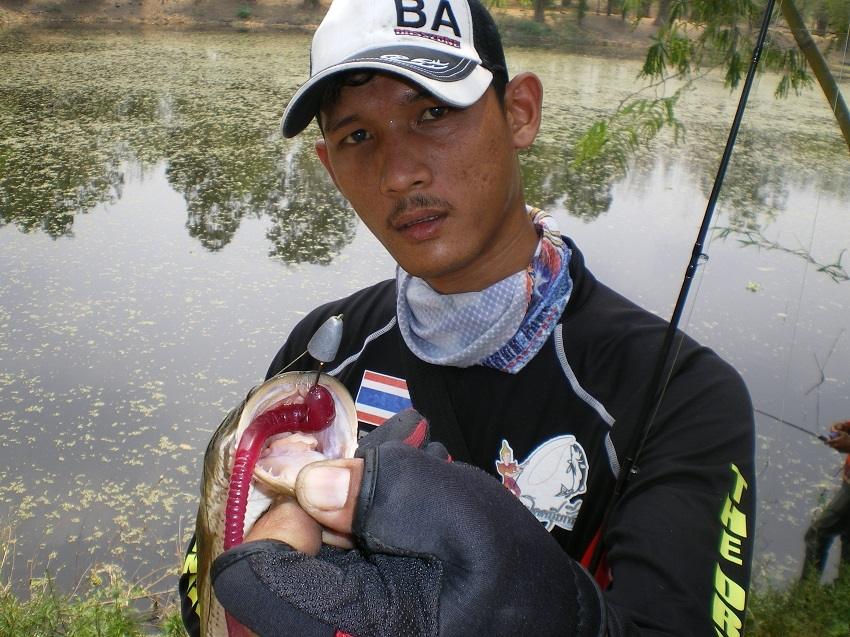 ส่วนผมส่งหนอนลงไม่แรกโดนเลย :grin: :grin: :grin: :grin: :cool: :cool: :cool: