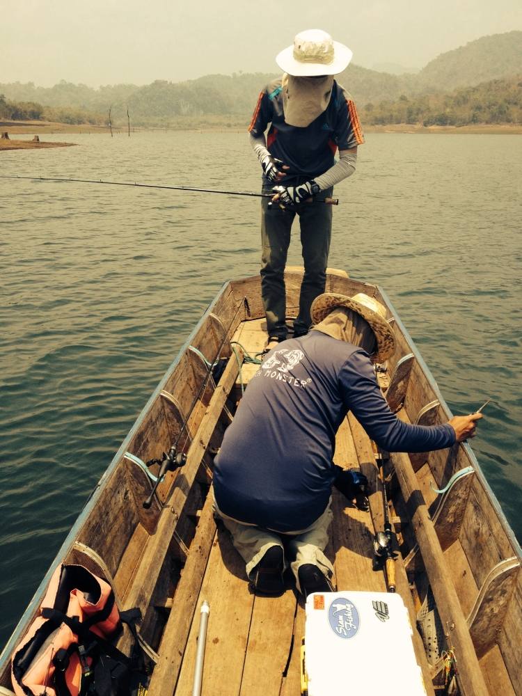 เกิดไรขึ้นกับสองหนุ่มหัวเรือ เดินสลับกันไปมา 