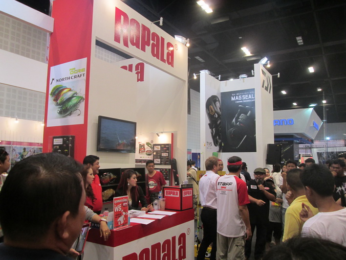 มาถึงบูทของ RAPALA  กันบ้างครับ เหยื่อปลอมในตำนานครับ :grin: :grin: