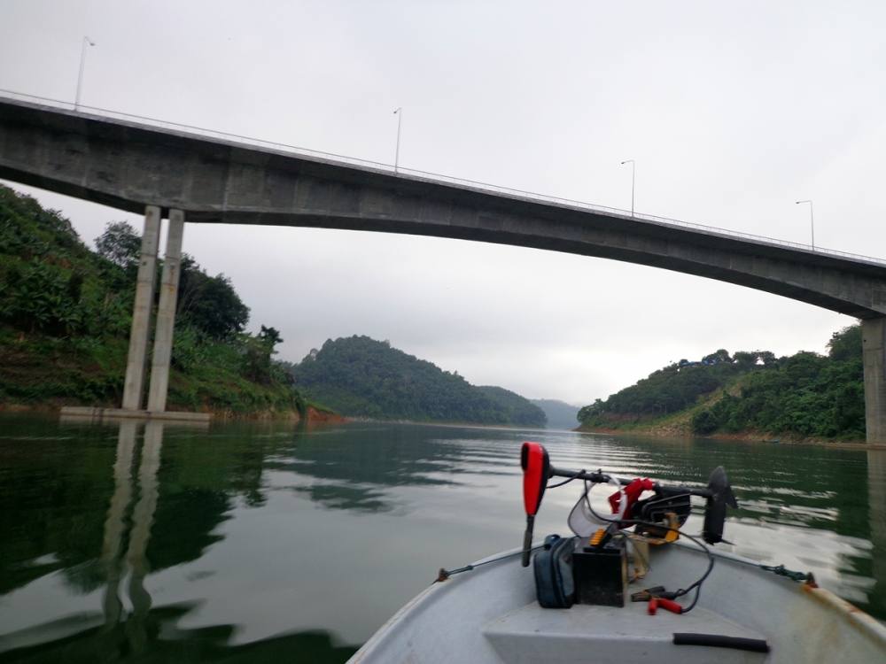 นี่ครับสะพานที่เพิ่งสร้างเสร็จเมื่อปีที่แล้ว ร่นระยะเวลาประมาณ 30 นาที ลดระยะไปได้ 9.5 กิโลเมตร และล