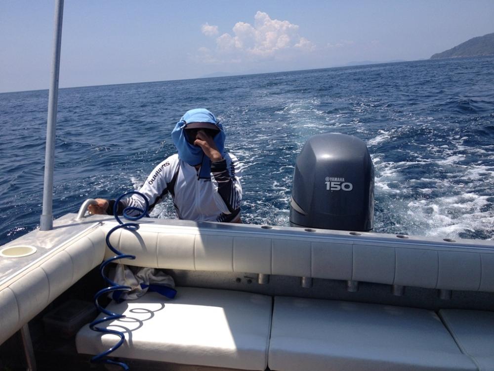 เจ๊บอกว่าสัญญาณแฟ๊กมา เจ๊ขอส่งแฟ๊กก่อน
ไต๋เลยจัดให้เจ๊ส่งแฟ๊กแบบทรอลิ่งไปเลย

 :laughing: :laughi