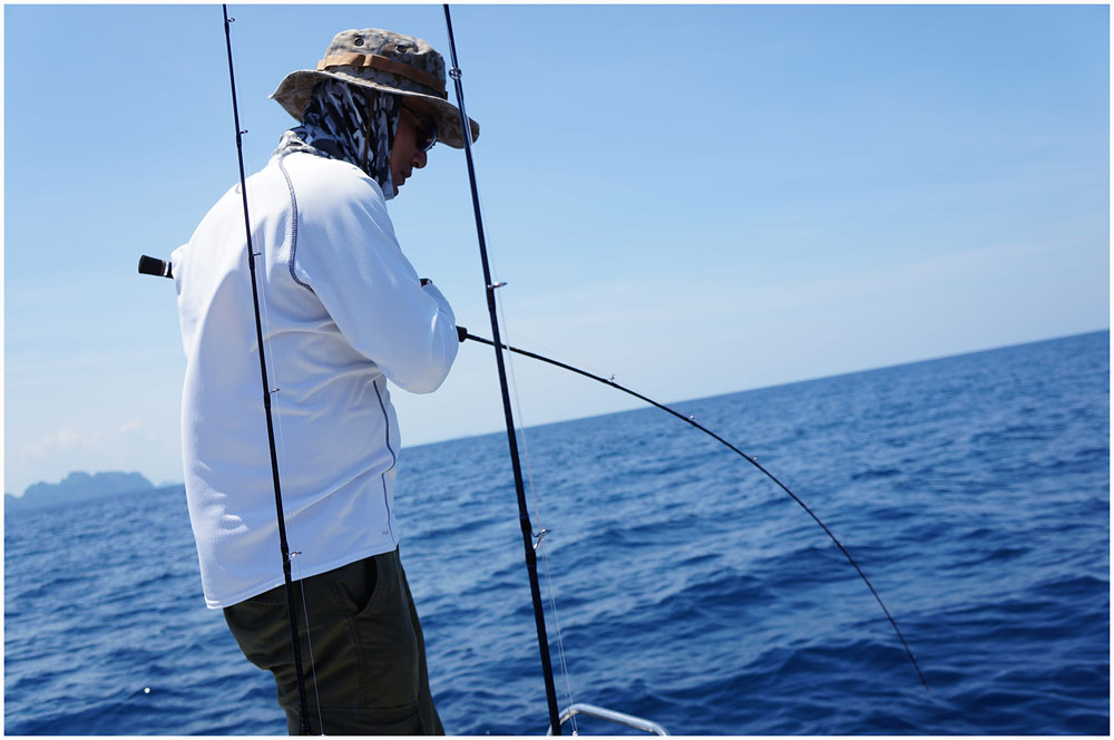 
พี่หนุ่ม  พี่ชาย สุดแสนใจดี อีกคน ทีม smile lure fishing club หุ้นส่วนเรืออีกคน

มัวตั้งใจถ่ายรู