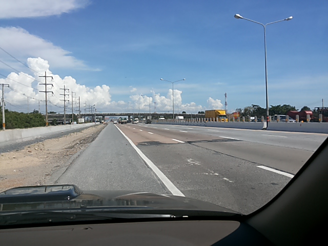 - Motorway ถนนหลวง Highway ขนาดใหญ่ สู่ภาคตะวันออกของไทยคับ :grin: