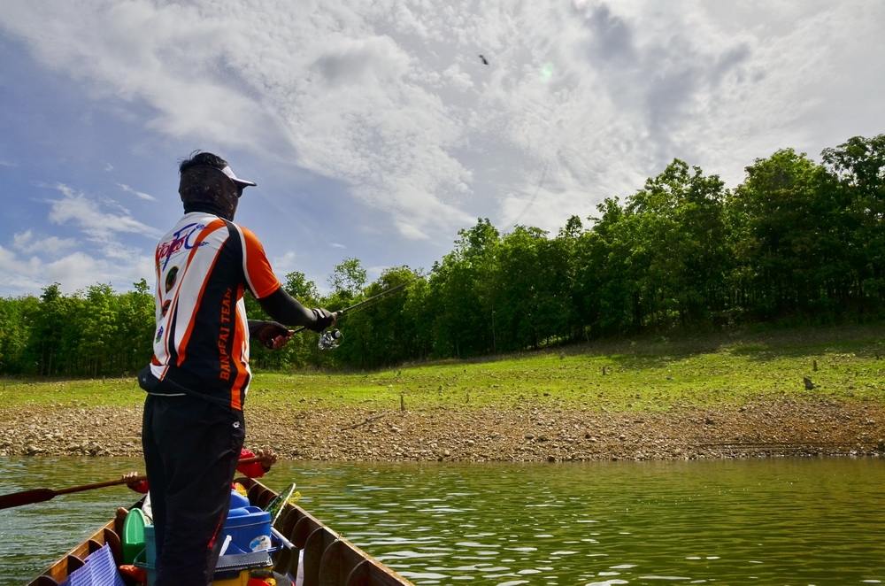 ผมมาต่อของผมวันที่2 ครับ วันนี้ออกเรือกันแต่เช้า หวดกันเข้าไปอากาศร้อนมาก เหมือนพายุร้ายกำลัง จะก่อต