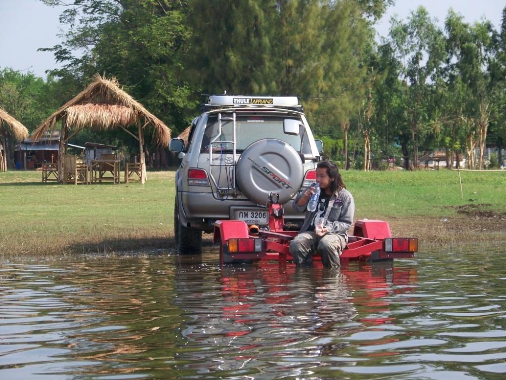 หลานผมมา 2 คนคับ ก็เลยต้องพลัดกันลงเรือ คนละครึ่งวันคับ อิอิ เรือลำมันเล็กน่ะครับ อิอิ :laughing: :l